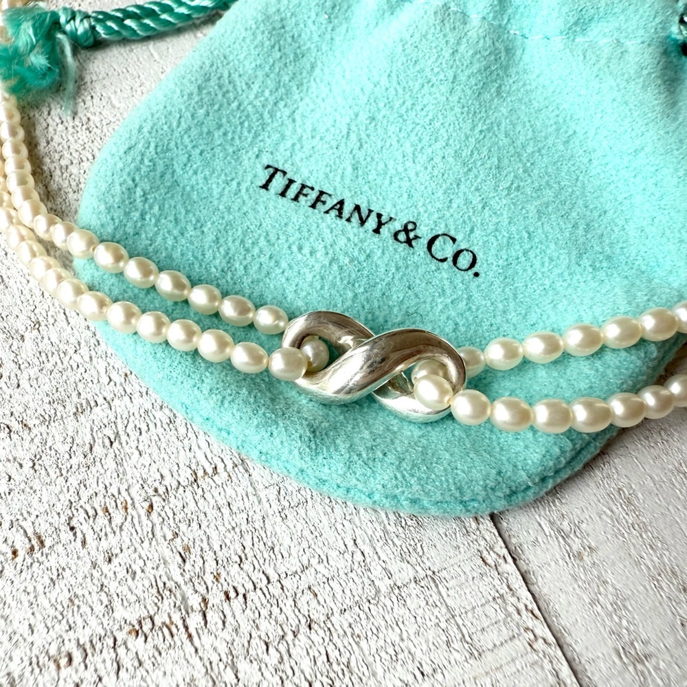 Tiffany & Co. Silver Infinity Cream Pearl Necklace - Picture 6 of 7